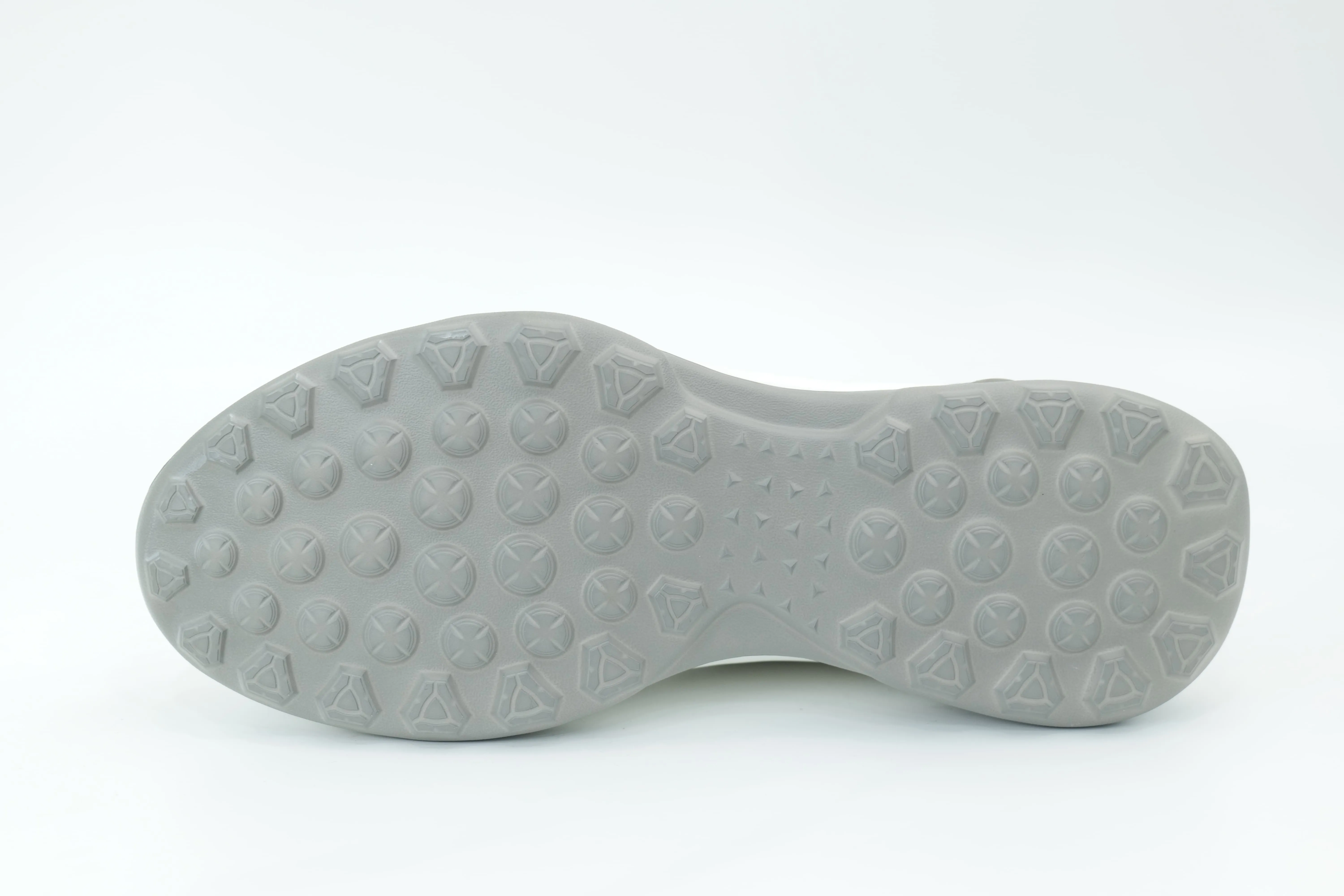 Sports shoes