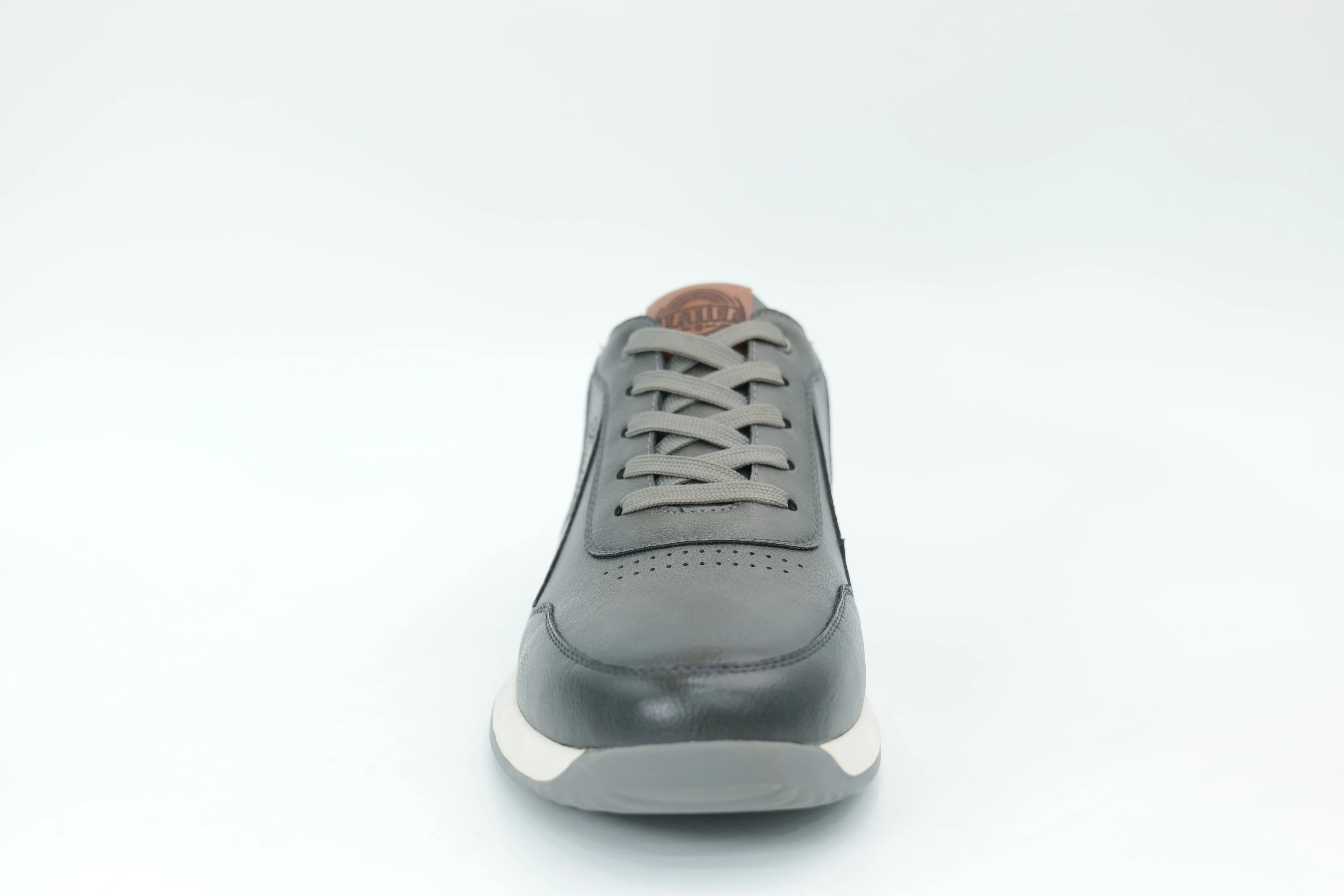 Sports shoes