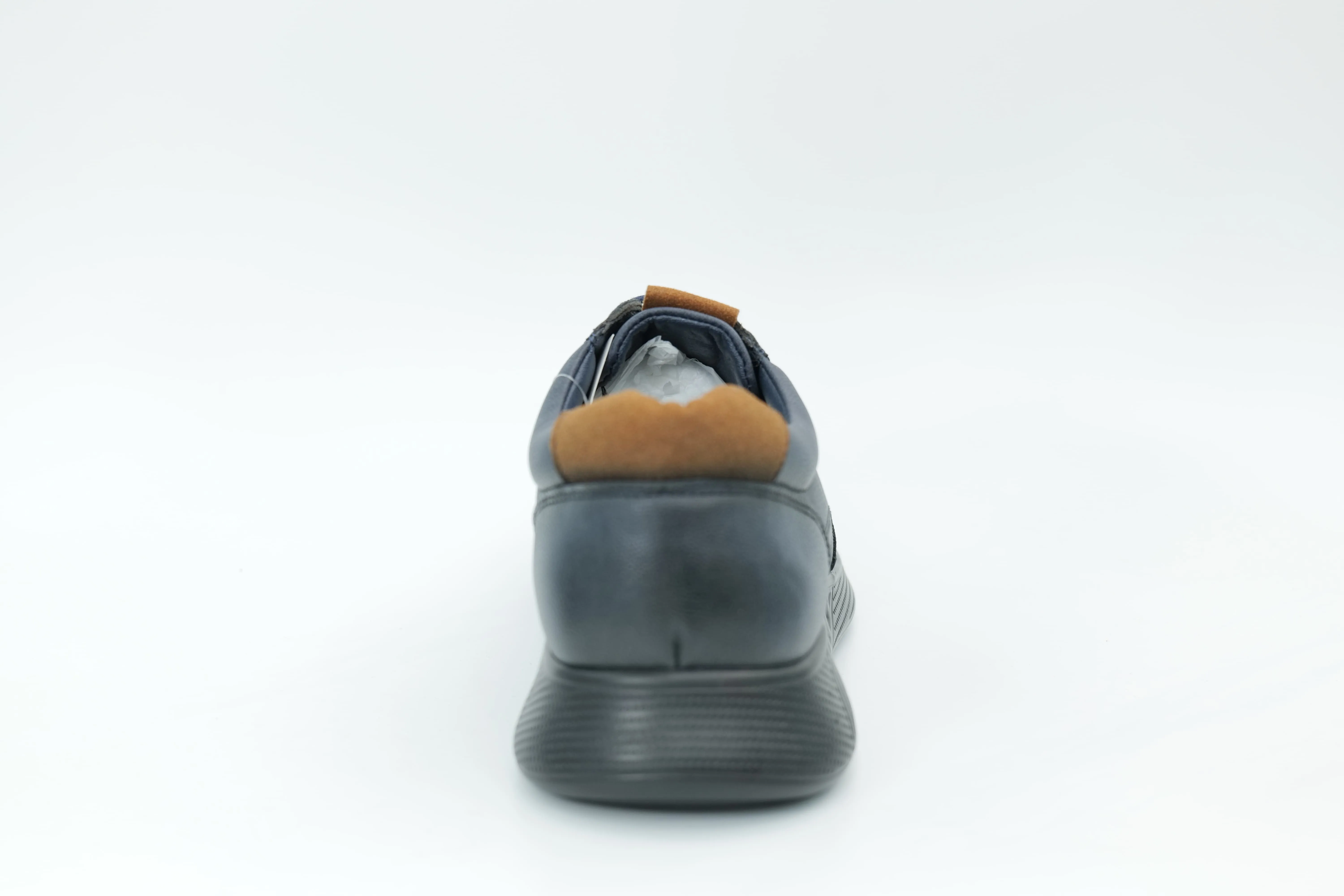 Sports shoes