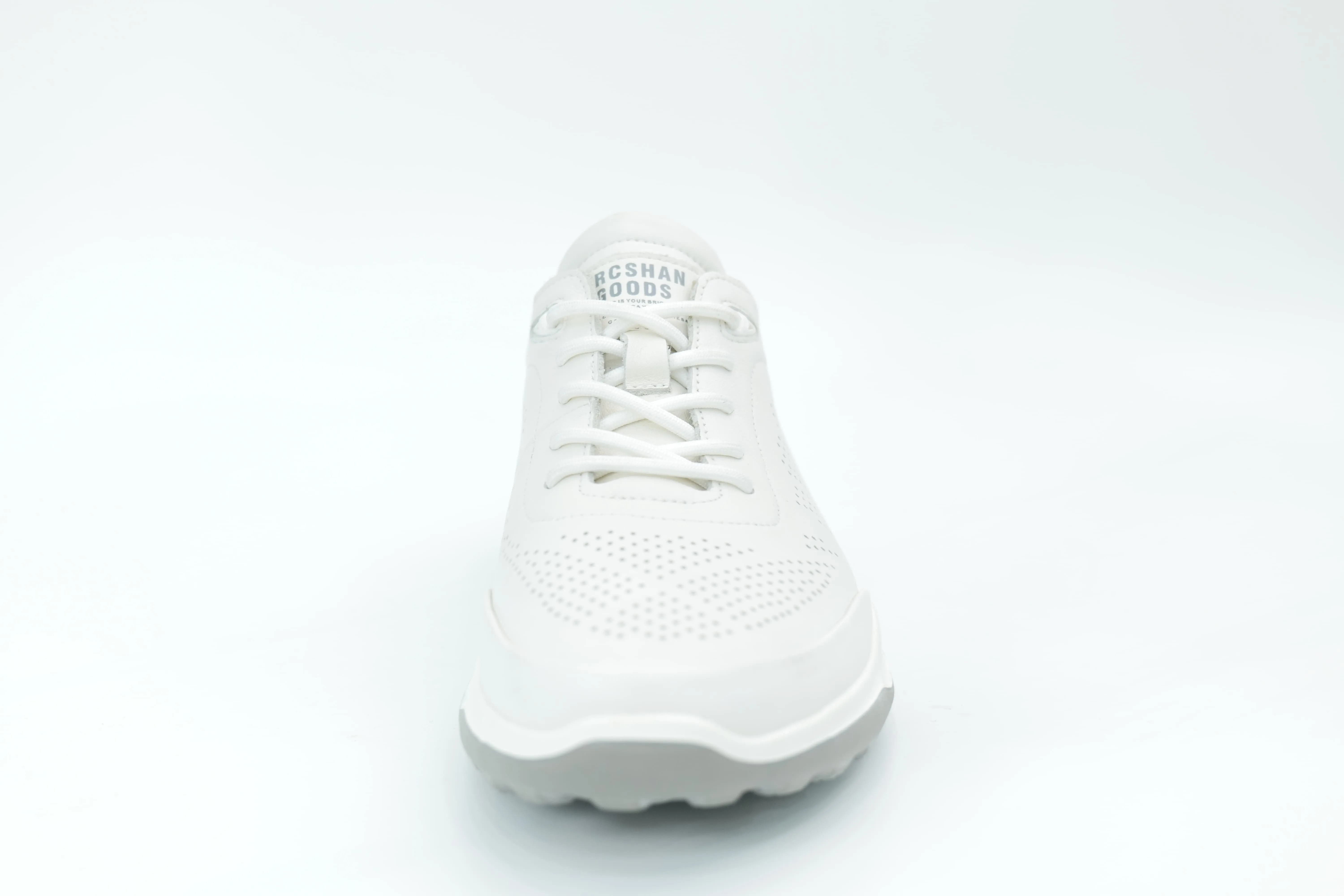 Sports shoes