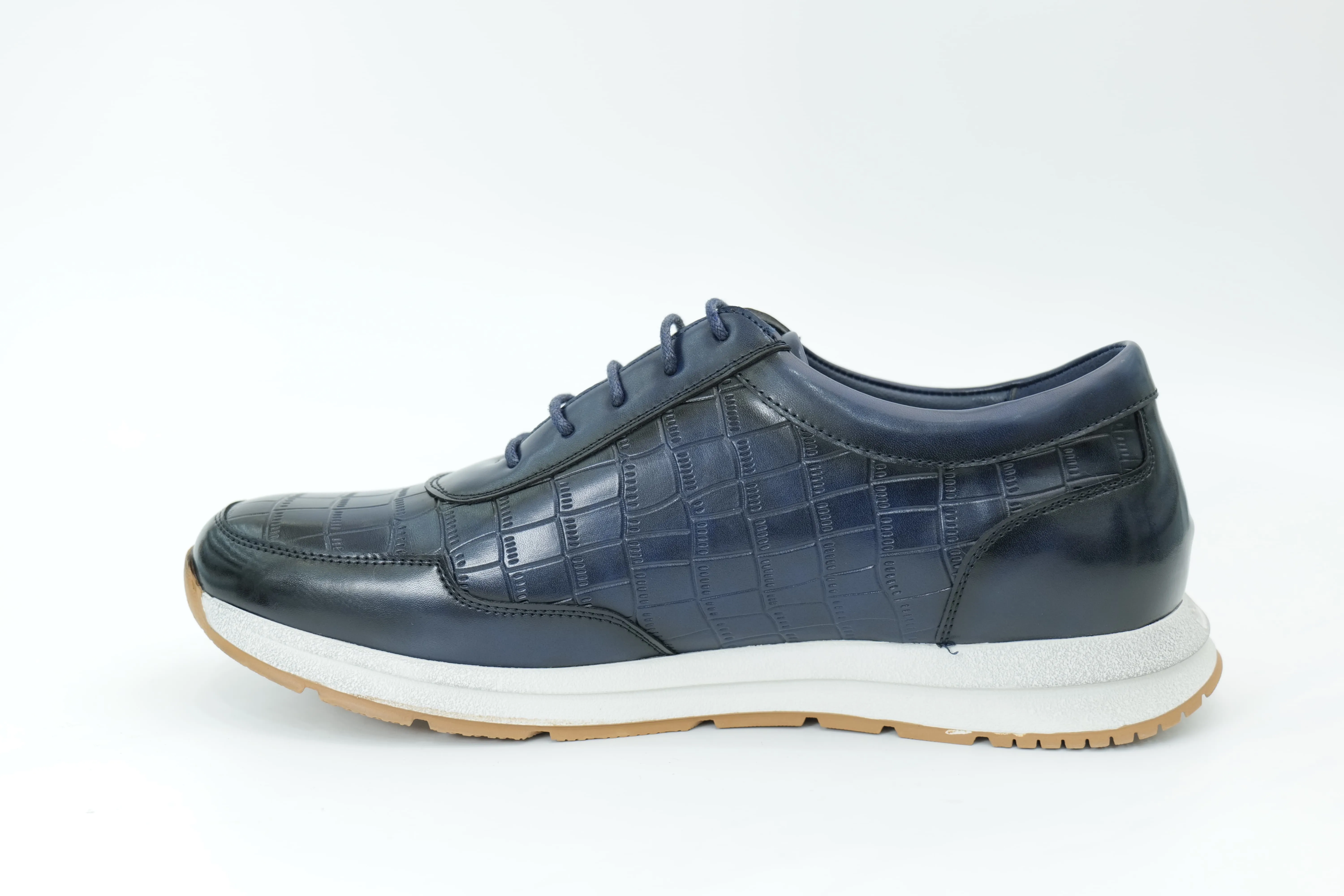 Sports shoes