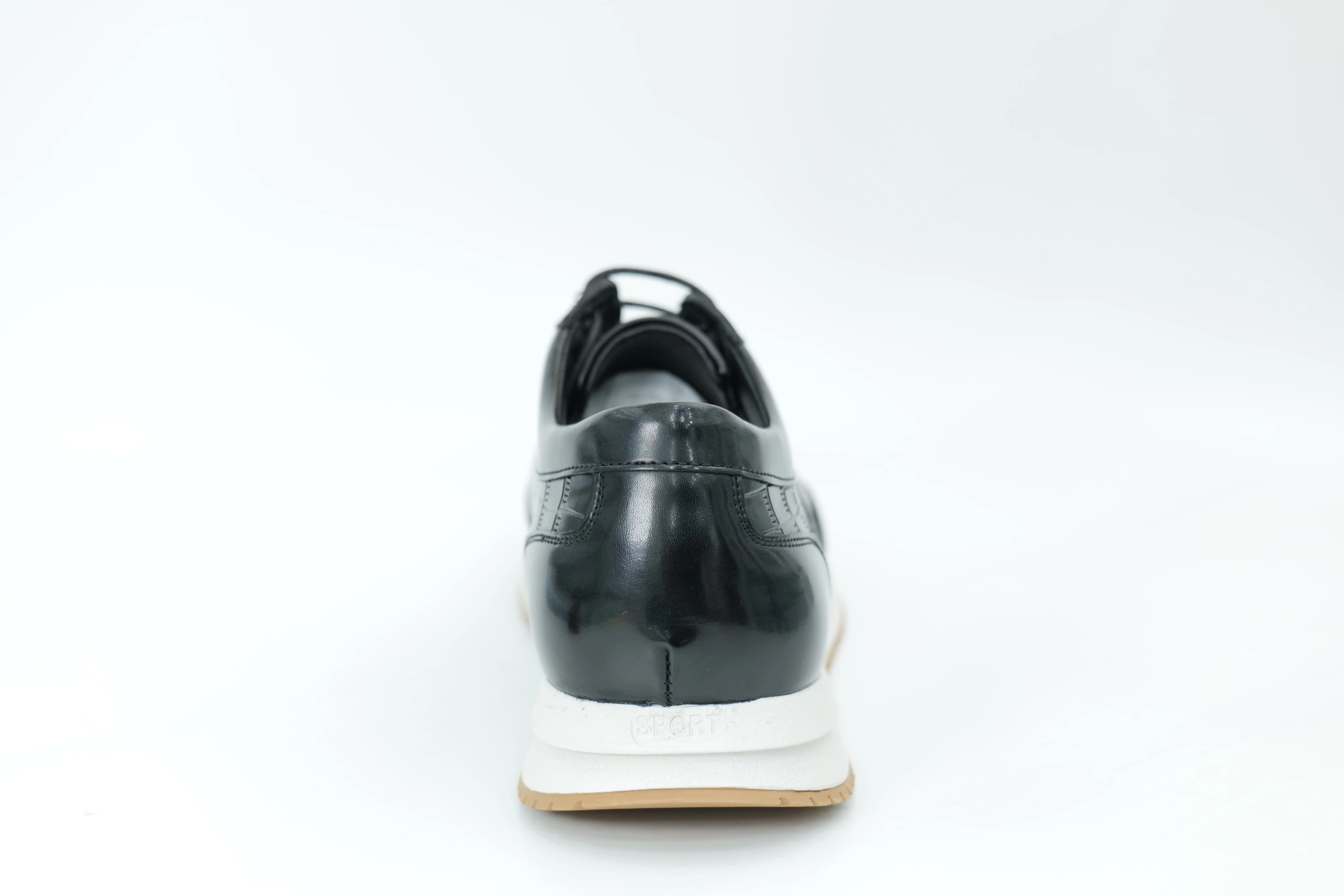 Sports shoes