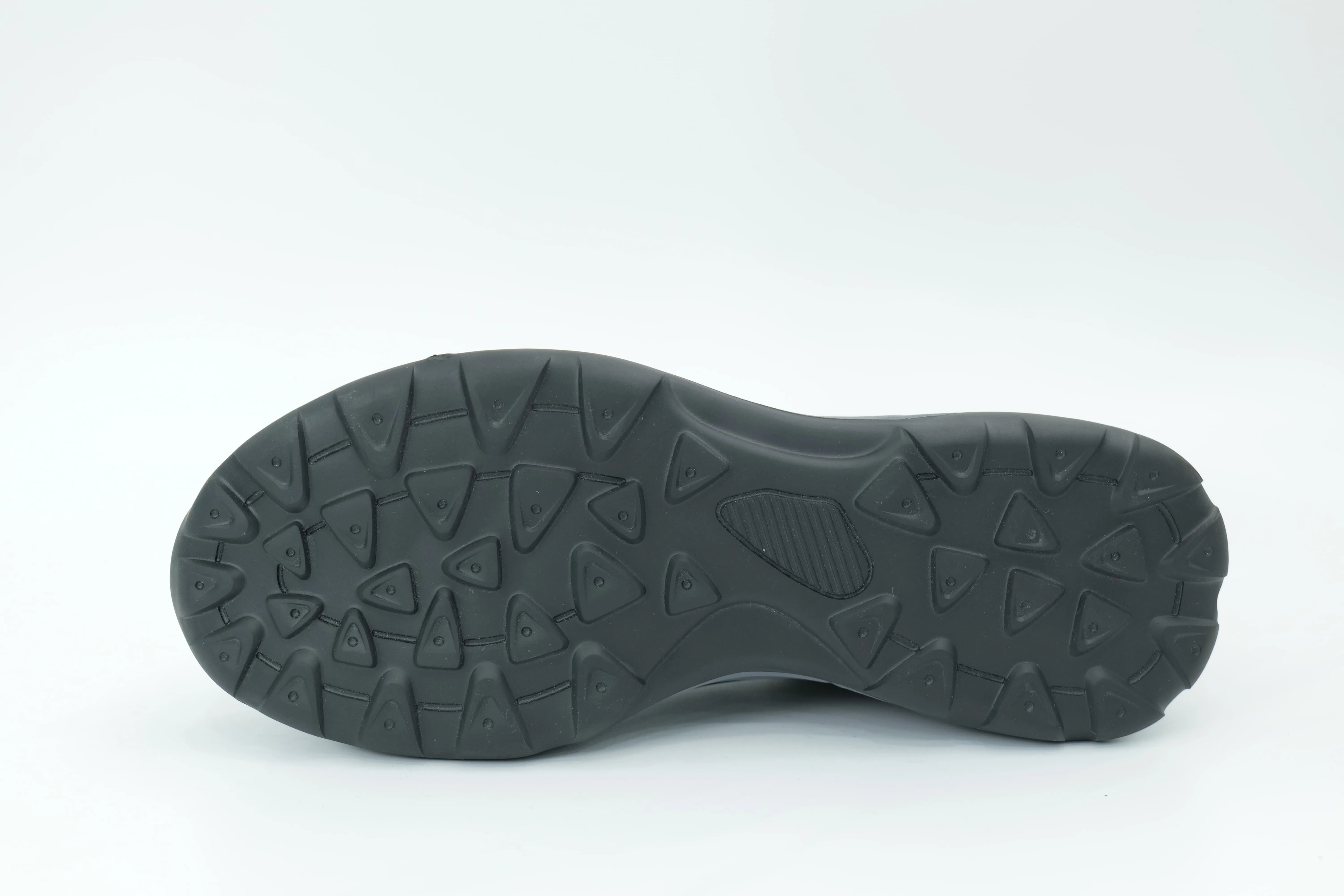 Sports shoes