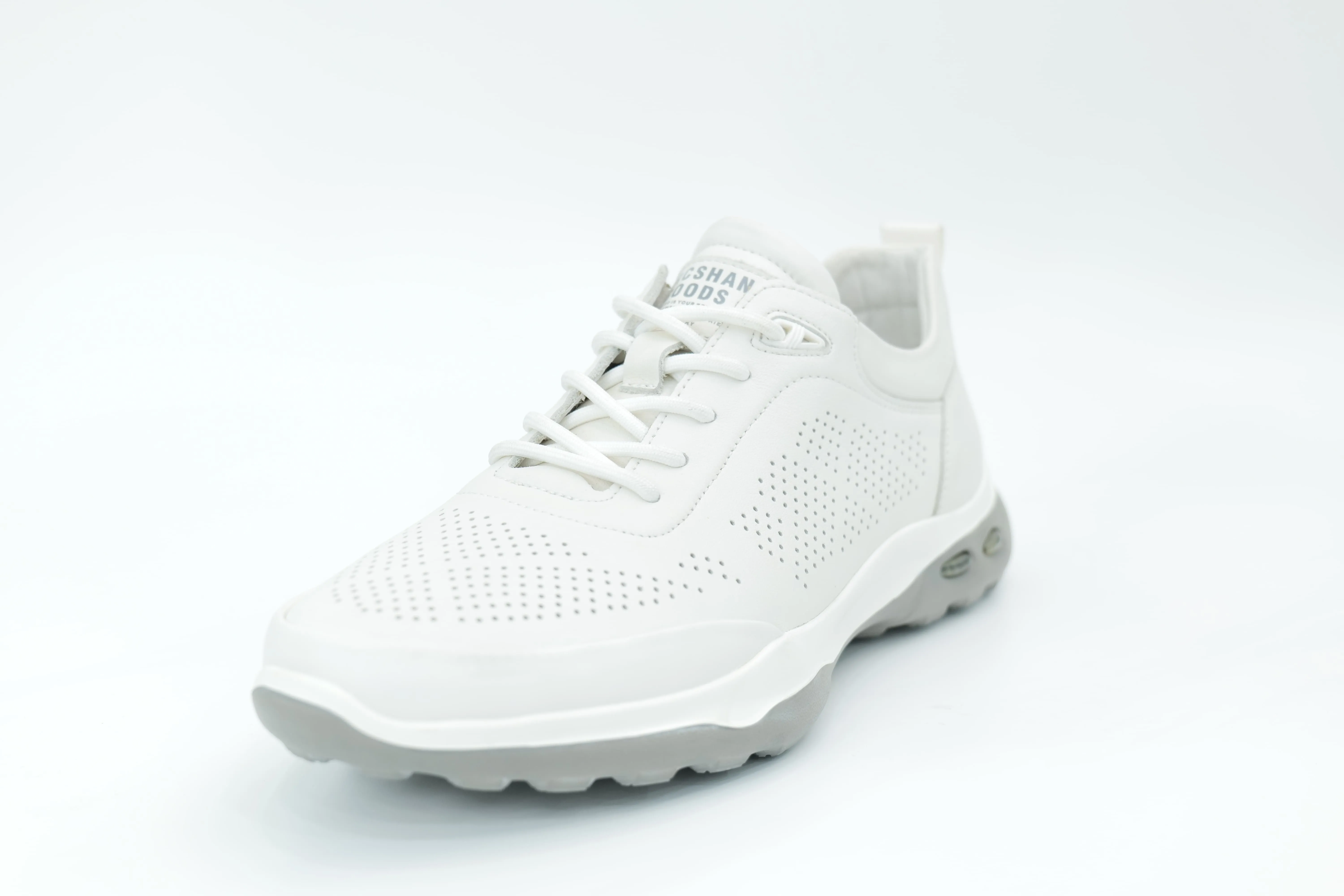 Sports shoes