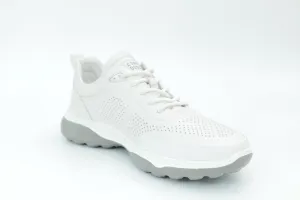 Sports shoes