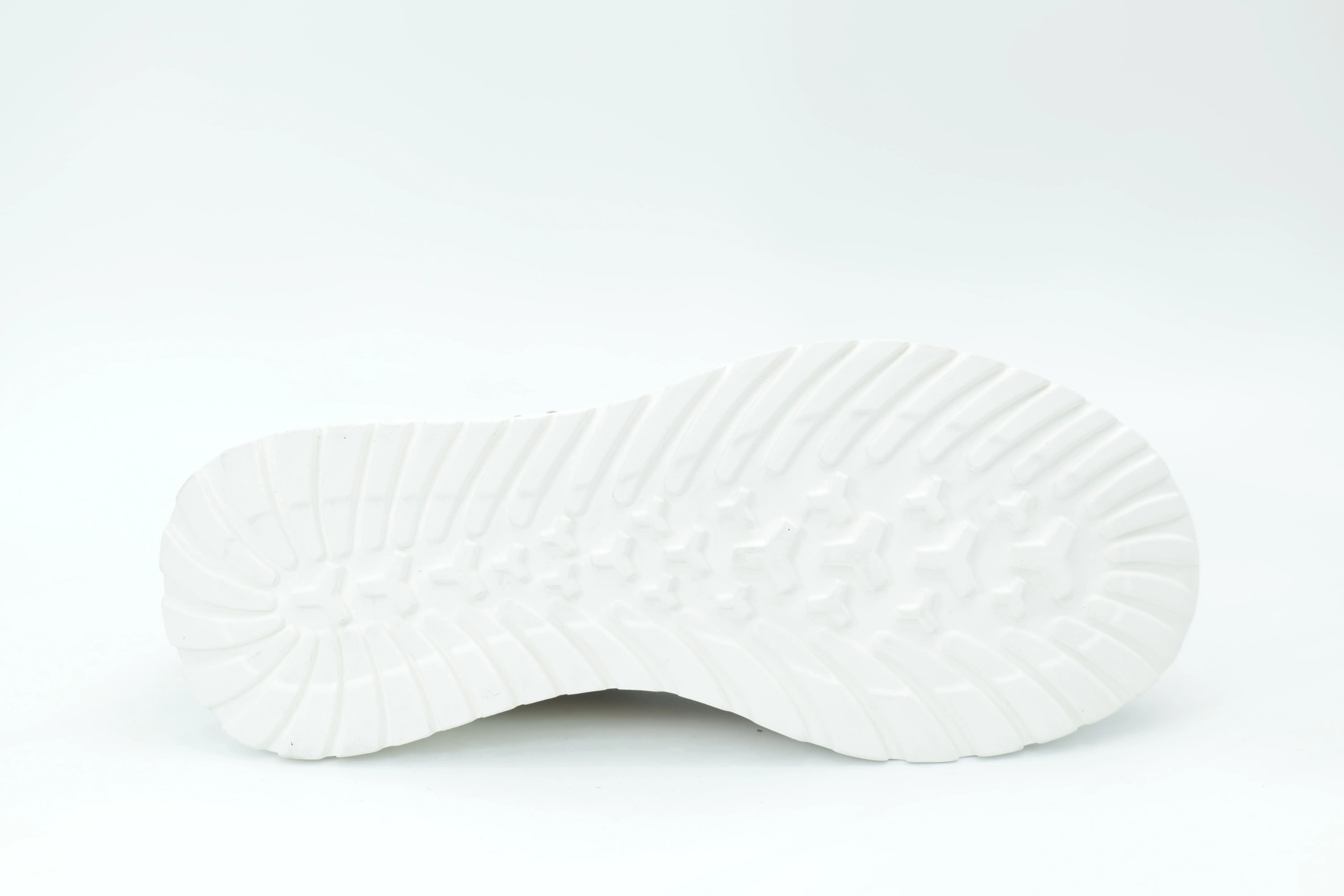 Sports shoes