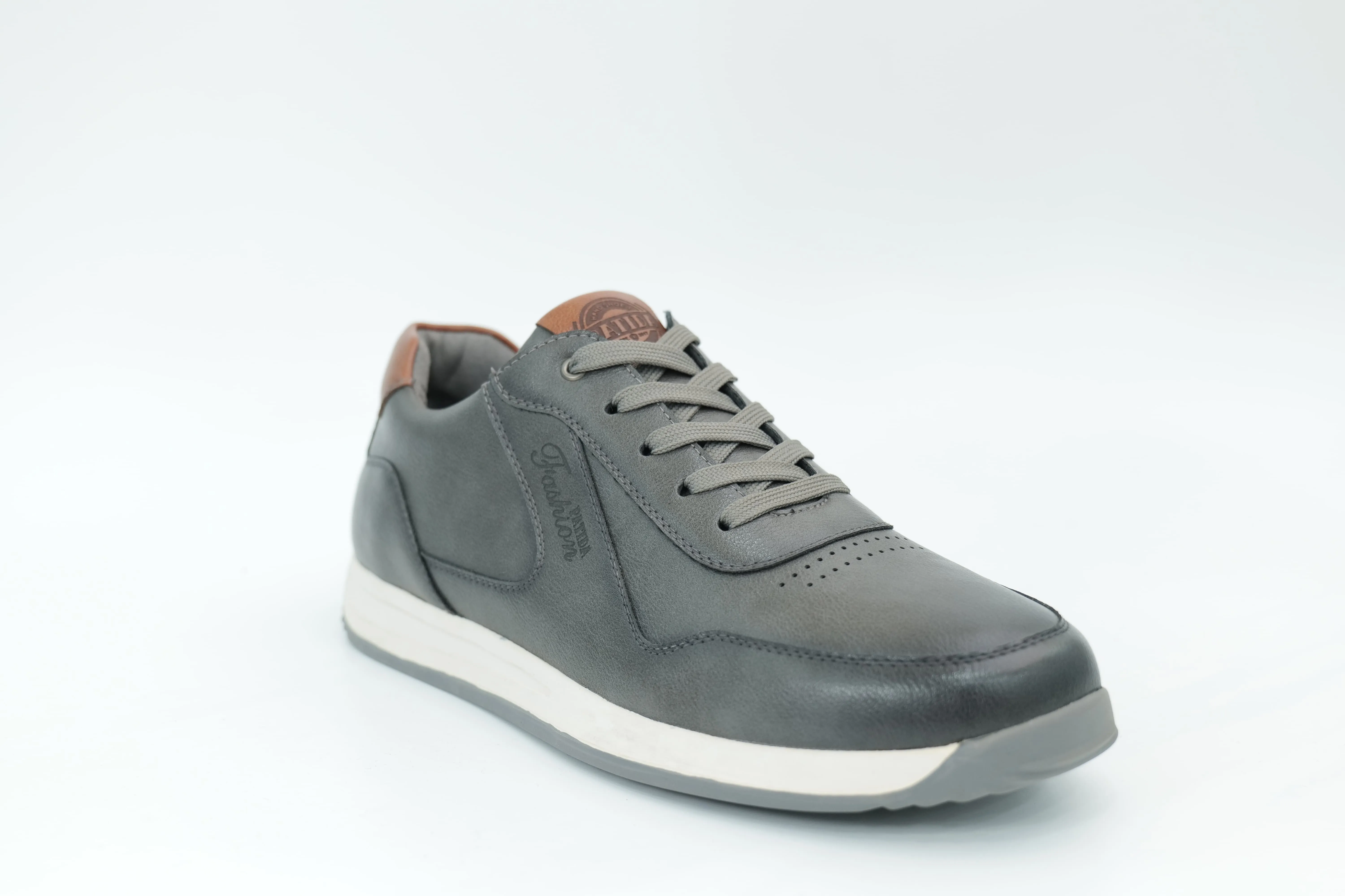 Sports shoes