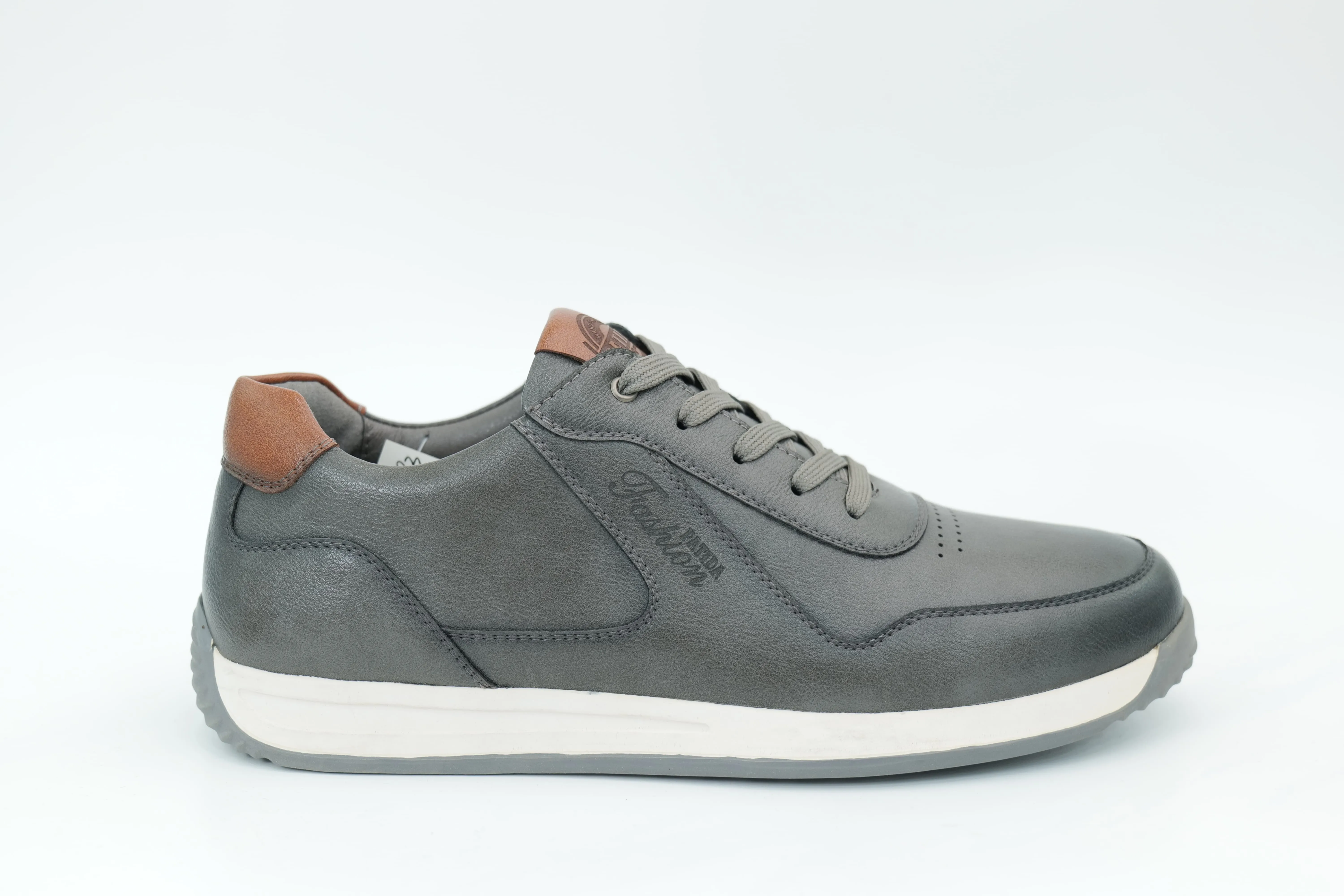 Sports shoes