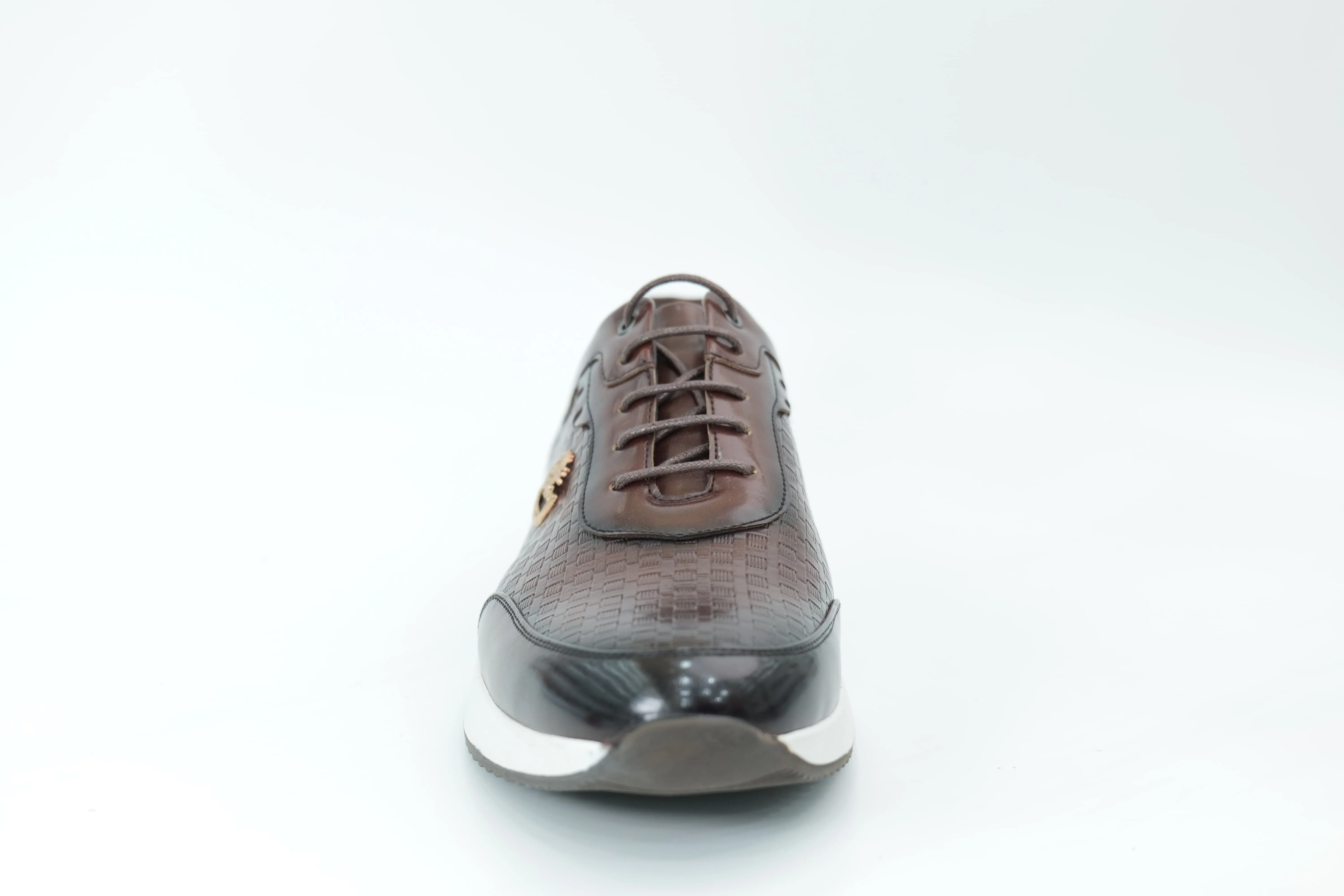 Sports shoes