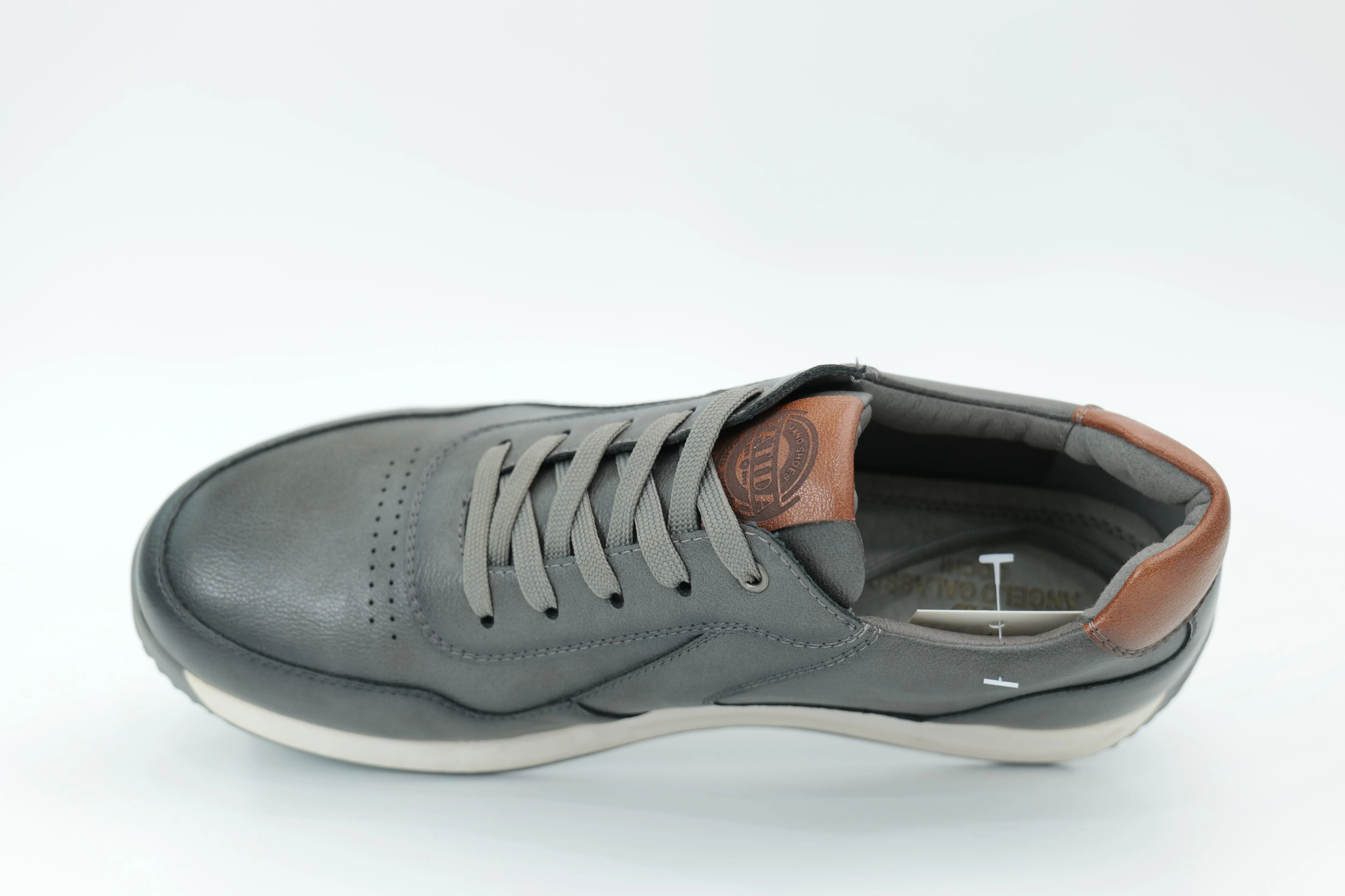 Sports shoes