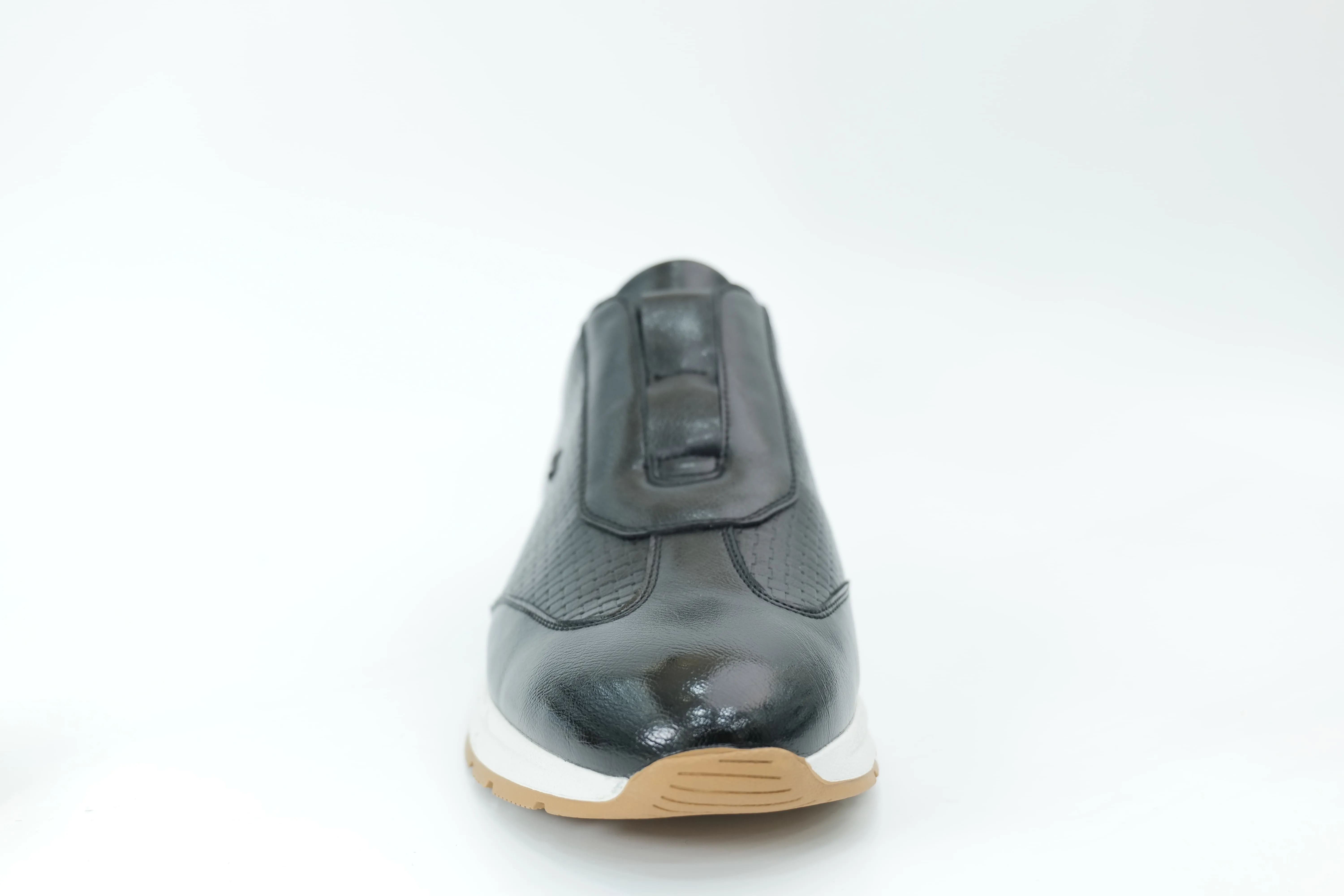 Sports shoes