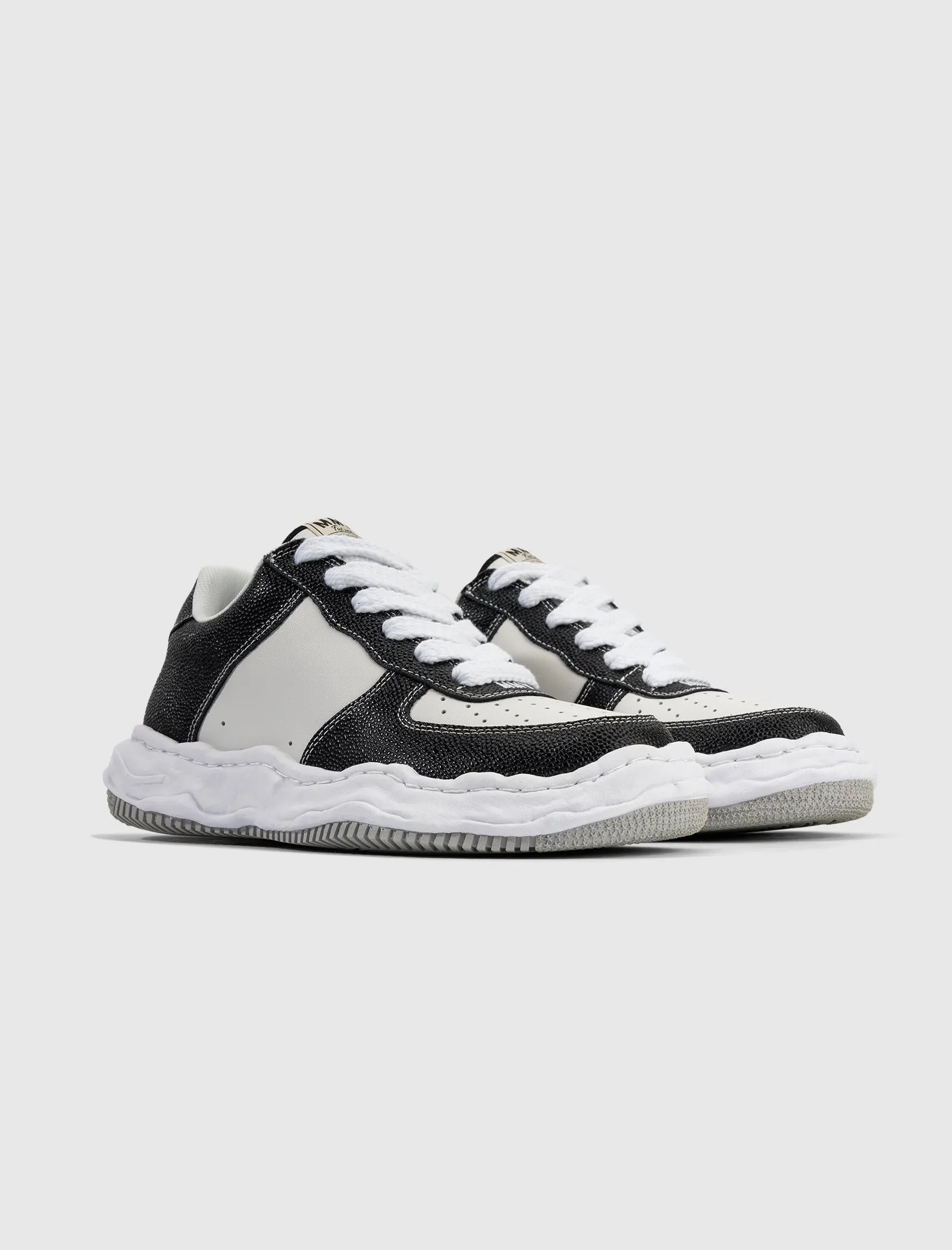 WAYNE LOW TOP SNEAKERS